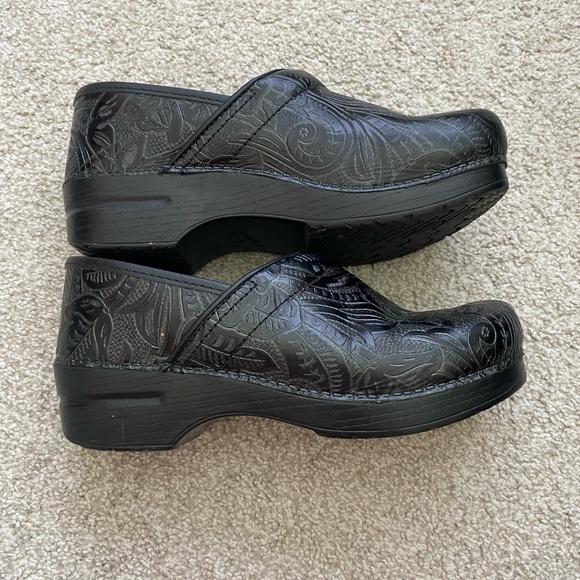 Women's Dansko Clogs - Size 9.5-10 Wide (Size 40) - Picture 9 of 9